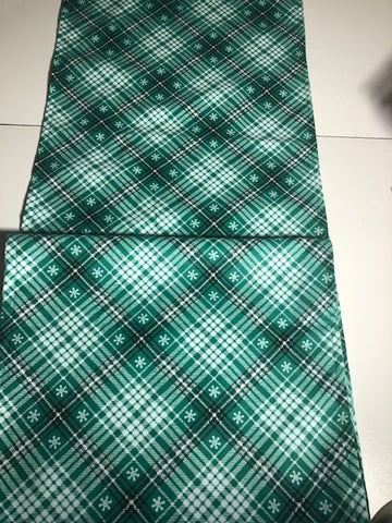 HANDMADE GREEN CHRISTMAS FLANNEL TABLE RUNNER 15 x 70 inches